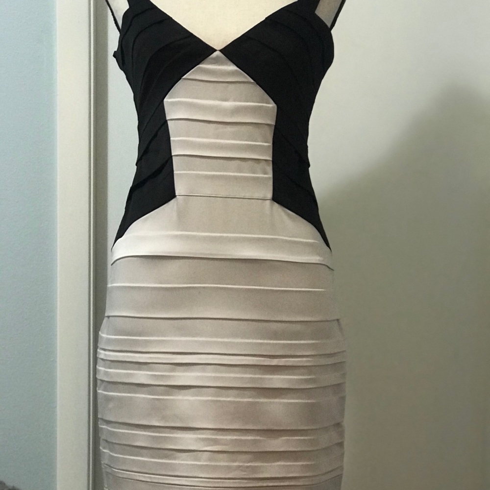 BCBG max azria dress black/beige size 4 stretchy